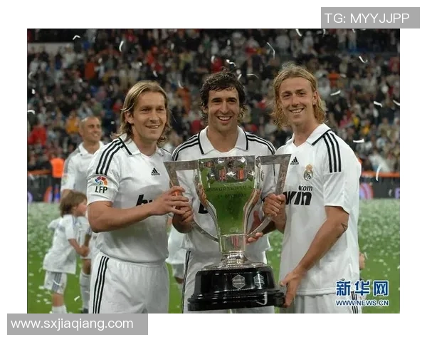 韩国足球明星老将的传奇生涯与年轻球员的崛起对比分析